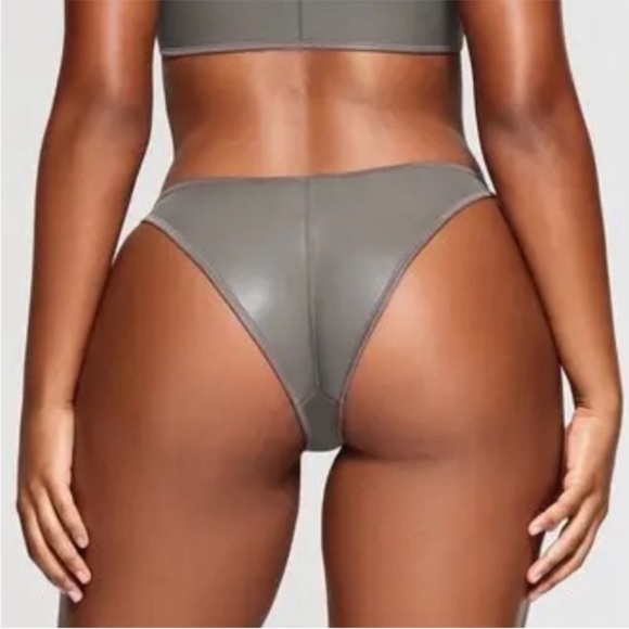NWT Skims Rubberized Scuba Swim Bikini Bottom ONLY Women's Sz M - Picture 3 of 3